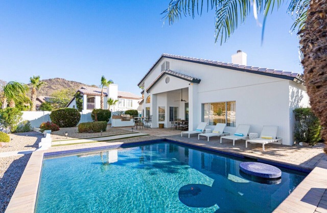 Luxe Lakefront Desert Oasis w/Boat & Heated Pool