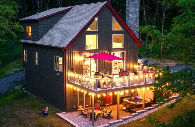 Luxe Lodge, Fam & Dog Friendly, Hot Tub, Arcade ,Game Rm