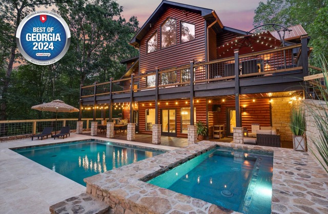 Luxe Mountain Resort - Heated Pool & 12ft Hot Tub