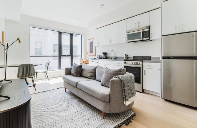 Luxe Nob Hill 1BR w/Pet Area & Rooftop, nr Hospital, by Blueground