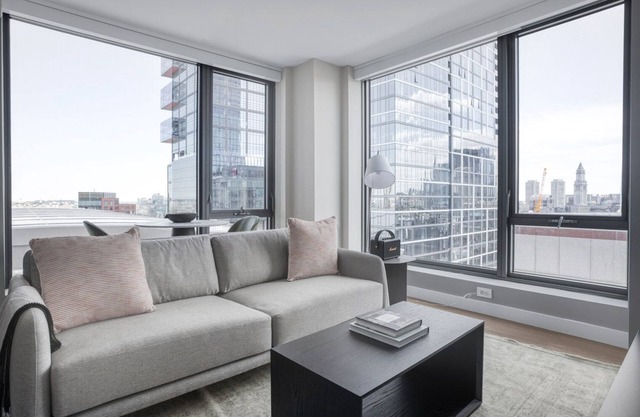 Luxe North Station 1BR w/W/D & Gym, near TD Garden, by Blueground