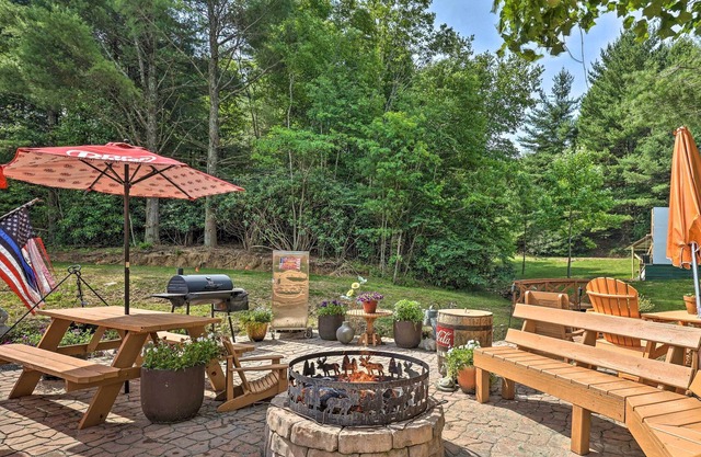 Luxe Park Model RV with Outdoor Entertainment!