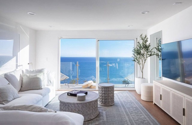 Luxe Retreat | Mins to Santa Monica + Palisades | Pet-Friendly