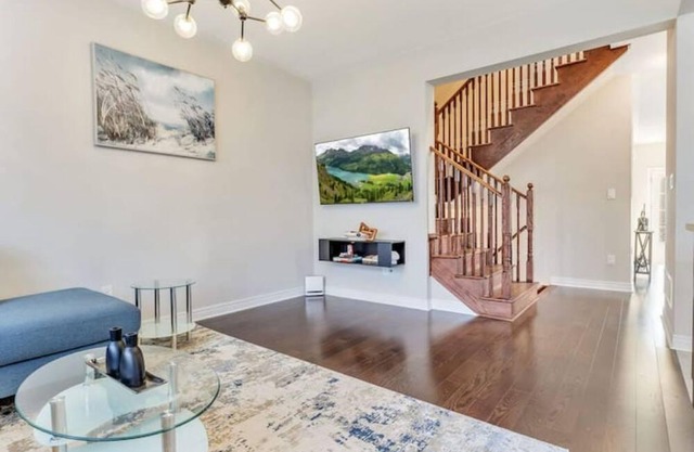 Luxe Retreat: Modern Gem 4B/2.5B+Office,5G,Parking