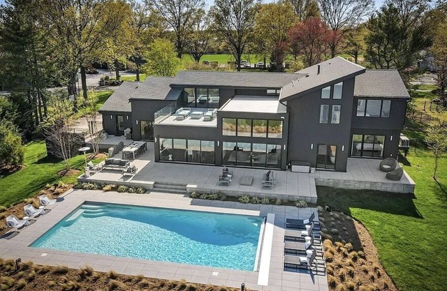 Luxe Rumson Waterfront Estate 1 hour from NYC