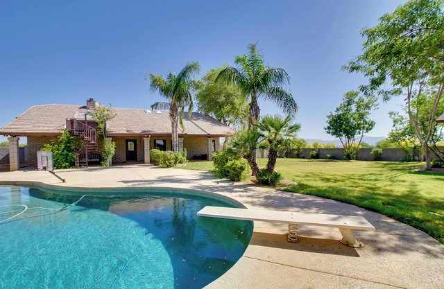 Luxe Scottsdale Home w/Horse Stables & Pool!