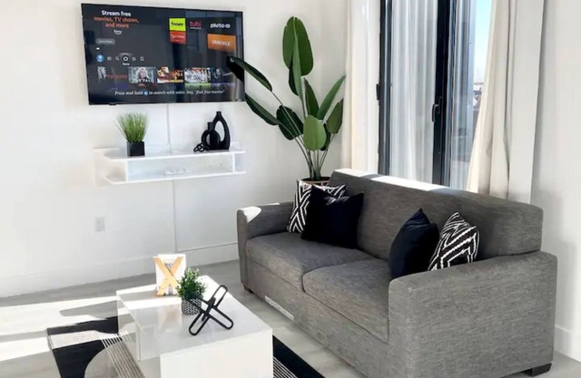 Luxe Studio Queen-mins to NYC, EWR, PRU, NJPAC,Dwntwn Newark,MetLife