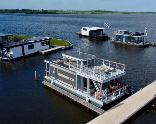 Luxe Watercottage - Houseboat Toplocatie Waterrijck Sneekermeer