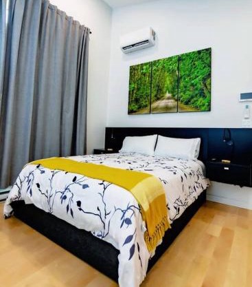 LuxQuarters Blueberry Studio