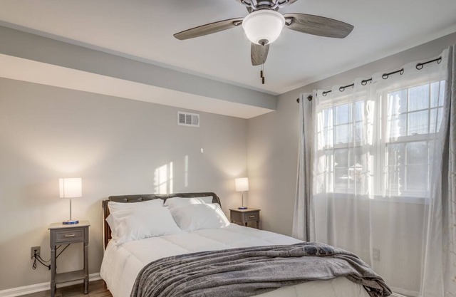 Luxurious 1 BR with private Bathroom in a house