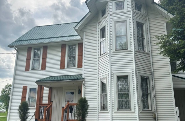 Luxurious 1880's Farmhouse