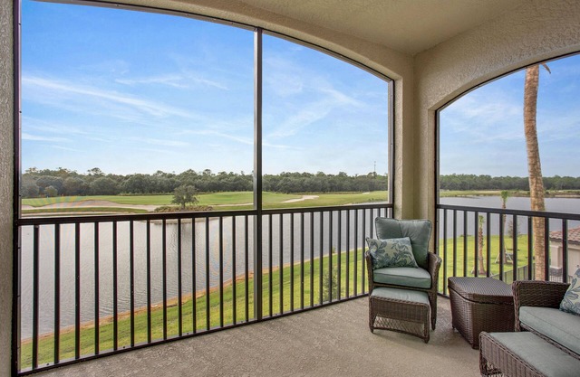 Luxurious 2/bed, 2/bath condo in beautiful golf community