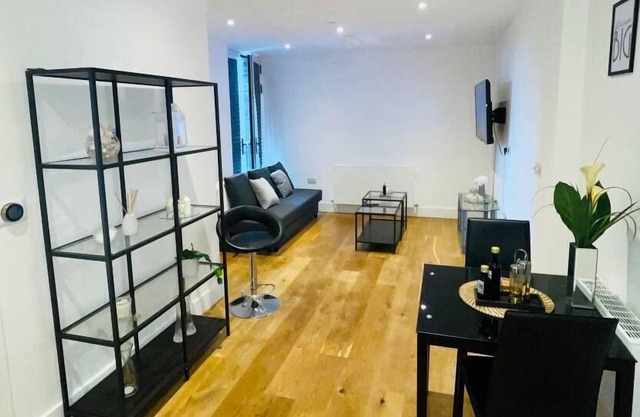 Luxurious 2 bed apartment with Free Parking