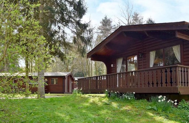 Luxurious 2 Bed Log Cabin Scandinavian Lodge in Louth Lincolnshire (2B Sleeps 6)