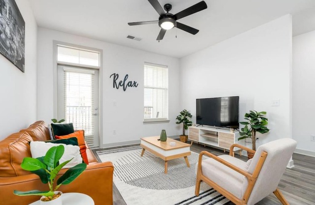 Luxurious 2-Bedroom, Whitestown