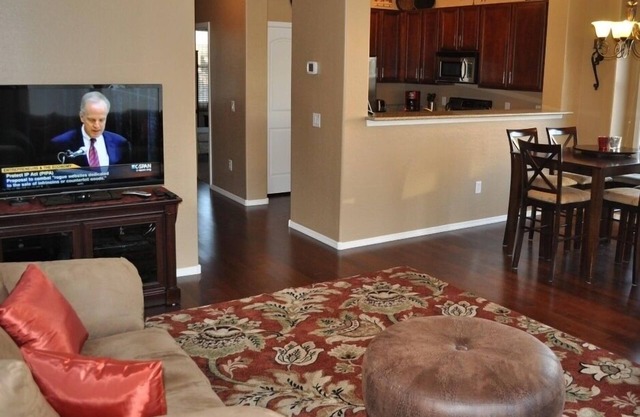 Luxurious 3 Bd Townhome Rental In Highly Desired Gilbert Area