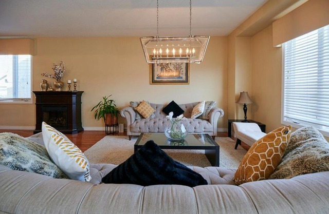 Luxurious 3 bedroom High end villa with Lounge and Fireplace