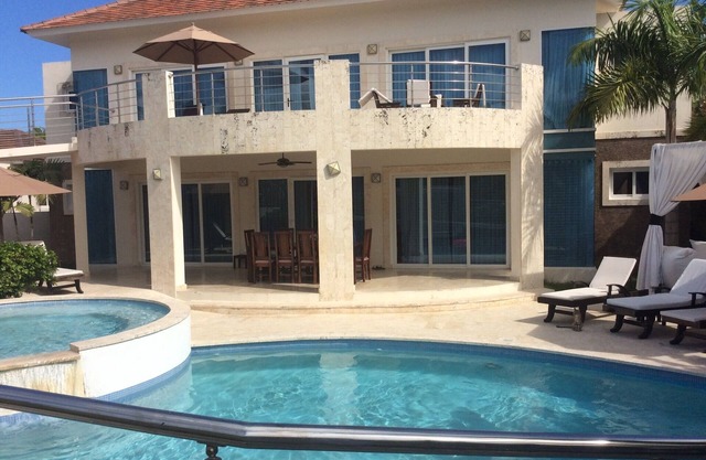 Luxurious 3 to 7-BR VIP Villa W/Private Pool - Gold Bracelets