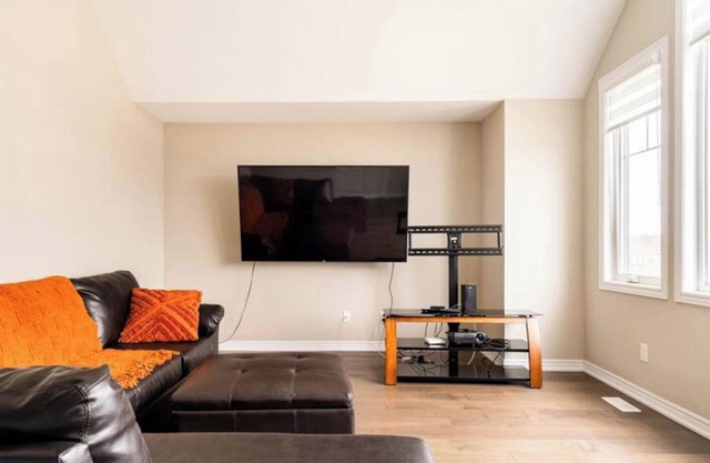 Luxurious 4-bedroom home with Elegant Finishes in Thorold