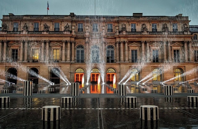 LUXURIOUS 4-BEDROOM PARISIAN RETREAT: PALAIS-ROYAL GEM 4 UNFORGETTABLE GETAWAYS!