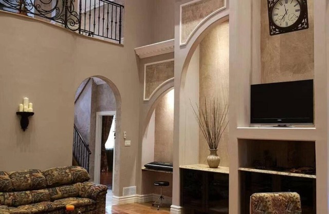 Luxurious 5 BR/3.5 BA Waterfront Over 5000 SqFt