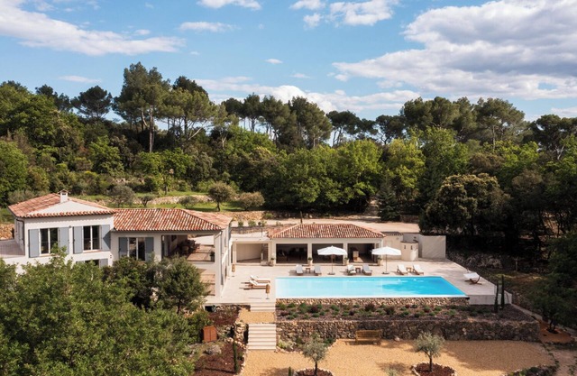 Luxurious 6-bedroom villa with large pool, cinema & home gym in lovely Cotignac