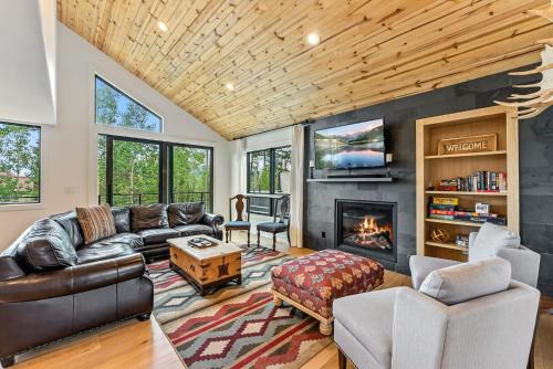 Luxurious 6BD Ski-in Ski-out in Heart of Breck!