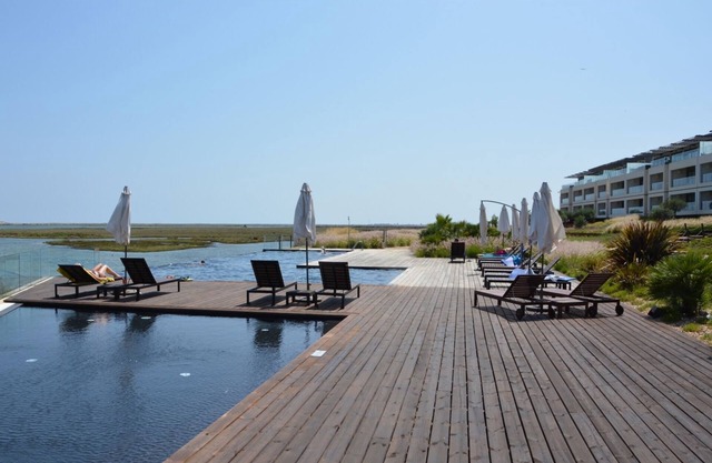 Luxurious accommodation in a unique location on the sea and lagoon