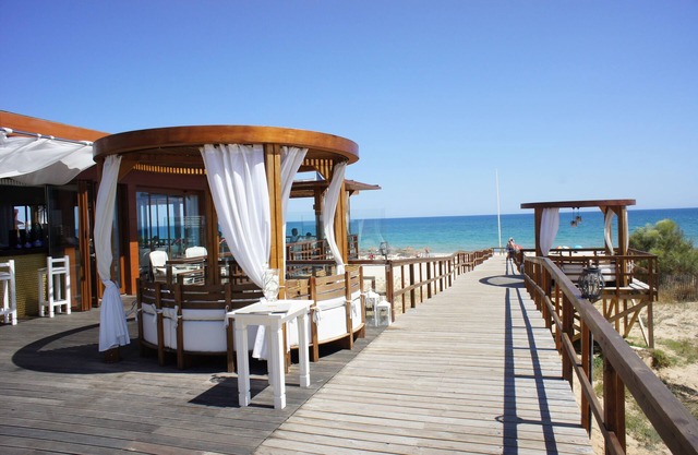 Luxurious and contemporary villa with heated pool, WiFi & Home Cinema 6879/AL