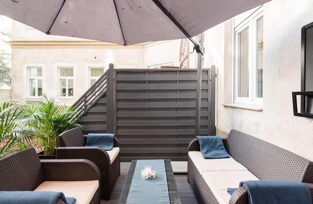 Luxurious and Spacious 5 min walk to city center, 1-2