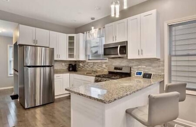Luxurious Avalon Manor