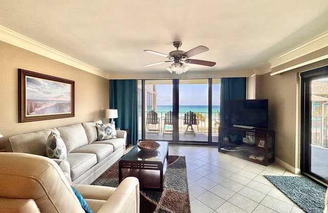 Luxurious Beachfront Condo, Wrap-A-Round Balcony/Gourmet Kitchen-Beach Ser, Pool
