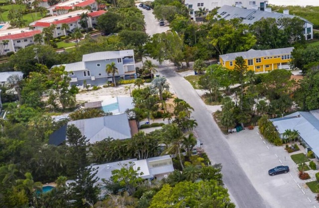 Luxurious bungalow in Longboat Key