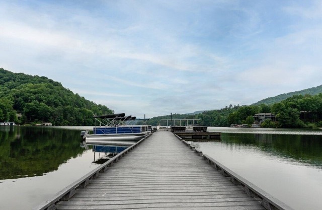 Luxurious Club Wyndham Resort at Fairfield Mountains, 2 Bedroom Lock Off