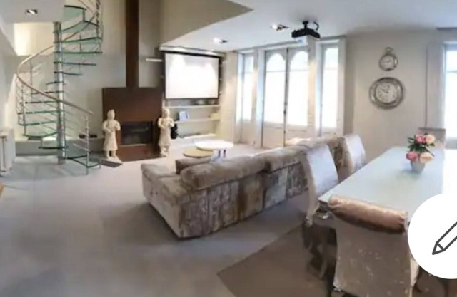 Luxurious duplex overlooking the town hall square