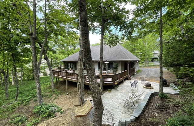 Luxurious Family Friendly Mountain Home! Great Location on Devils Knob