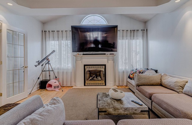 Luxurious Family-Friendly House in Schomberg