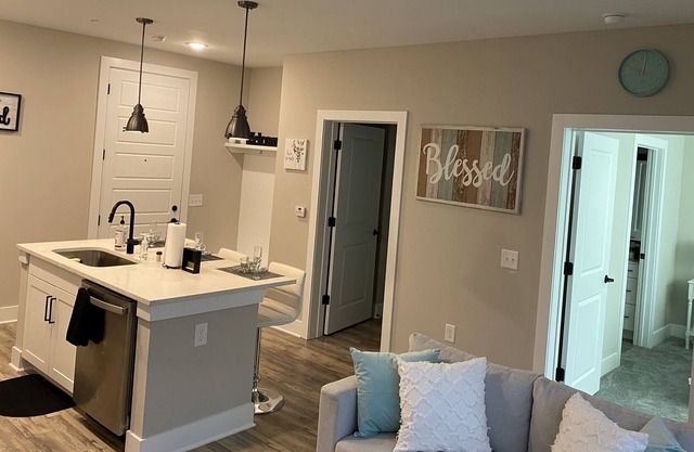 LUXURIOUS GETAWAY CONDO RETREAT