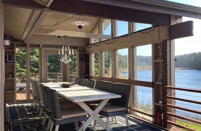 Luxurious Getaway on the Lake with hot tub, pool table, boat dock, covered porch