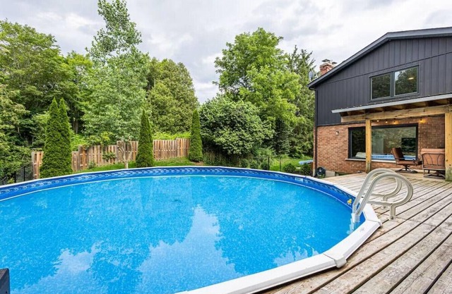 *Luxurious Haven* - Pool, Spacious Yard & Fire Pit