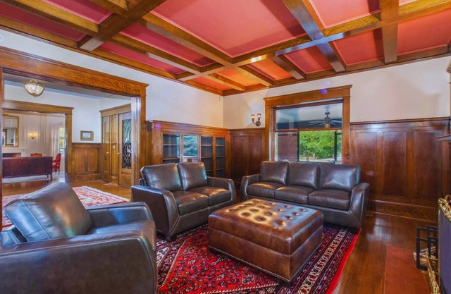 Luxurious & Historic 9-Bedroom Mansion | Ideal for Gatherings & Retreats | Breakfast Included