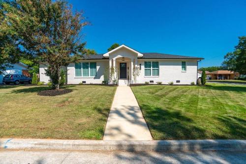 Luxurious home in heart of HSV