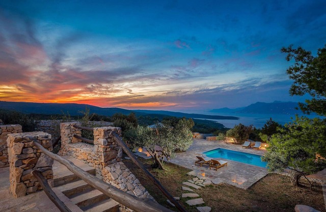 Luxurious home in Povlja