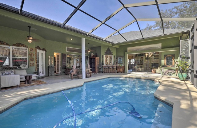 Luxurious Home w/Private Pool & Lanai Near Tampa!
