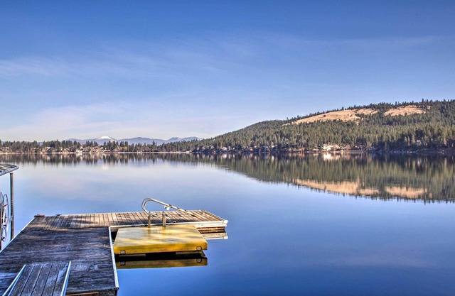 Luxurious Liberty Lake Hideaway w/Hot Tub!