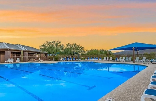LUXURIOUS Like-New Home in Tuscon AZ
