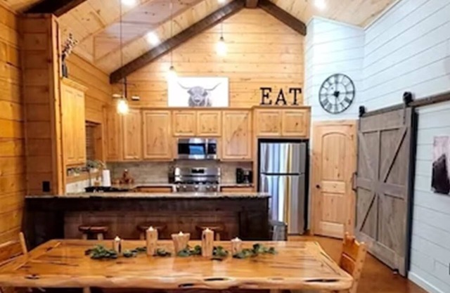 Luxurious Log Cabin on Premiere Equestrian Facility in Georgetown, TX