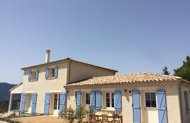 Luxurious new build villa with overflow swimming pool and panoramic view