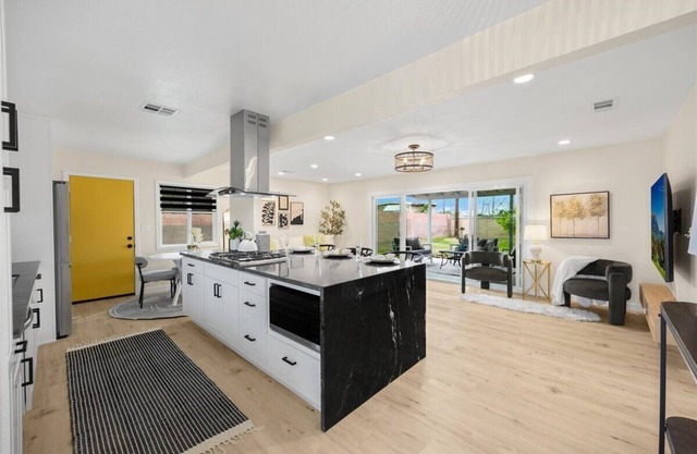 Luxurious Newly Remodeled 4 bedroom Home with Large Backyard near Disneyland