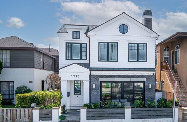 Luxurious Newport home one block from the beach